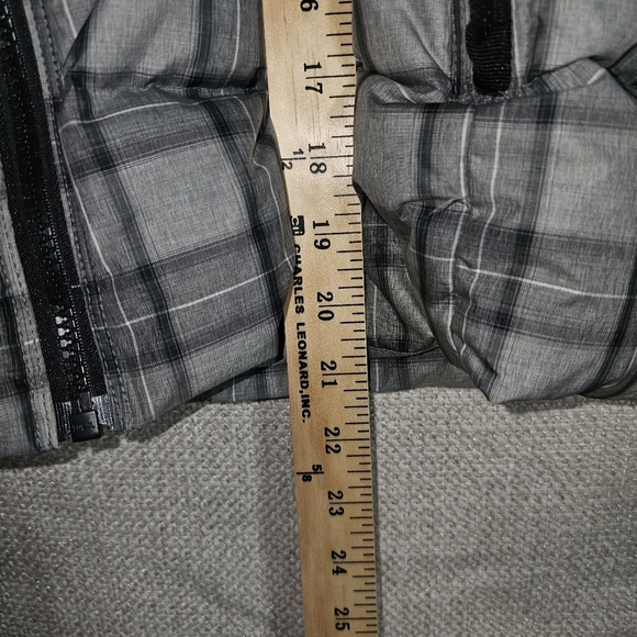 Gap Gray and Black Plaid Women's Zip up Puffer Vest with Zip Pockets XS - Picture 8 of 11